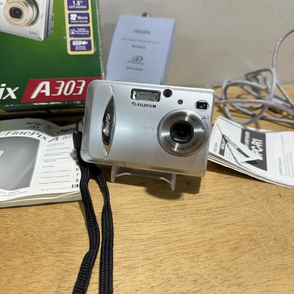 Fujifilm FinePix A303 3.2MP Y2K Digital Camera Silver Compact 3x Zoom Boxed